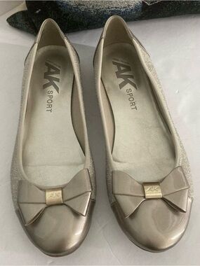 Anne Klein Aklaphia Sport Gold Metallic Flats with with Bows Size 10